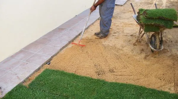 Extracción y colocación de tepes de césped